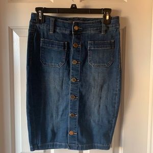 Mid Length Blue Jeans Women’s Skirt with Metal Buttons in the front. Size 2